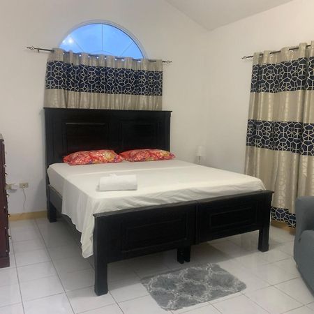 Caribbean Escape Hotel Portmore Buitenkant foto